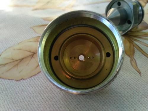 Устройство краскопульта с верхним бачком. Устройство краскопульта пневматического