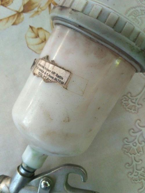 Устройство краскопульта с верхним бачком. Устройство краскопульта пневматического