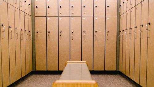 Шкафчики в раздевалку фитнес. Варианты шкафов в раздевалки фитнес клубов, советы по выбору