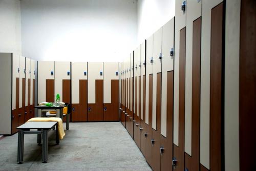 Шкафчики в раздевалку фитнес. Варианты шкафов в раздевалки фитнес клубов, советы по выбору