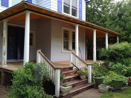 Крыльцо частного дома из металла. Материалы