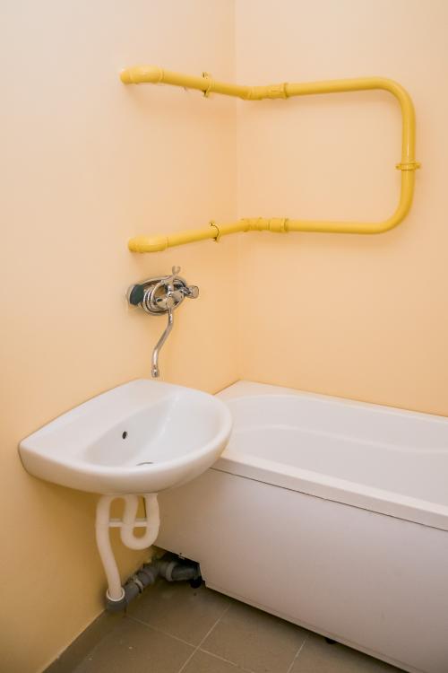 Обязательно ли красить стеклообои. Нужно ли грунтовать поверхность стеклообоев перед окрашиванием? 06