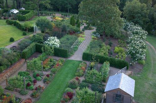 Дизайн малого садового участка. Идеи и варианты ландшафтного дизайна на маленьком участке перед домом 14 Дизайн малого садового участка. Идеи и варианты ландшафтного дизайна на маленьком участке перед домом 14