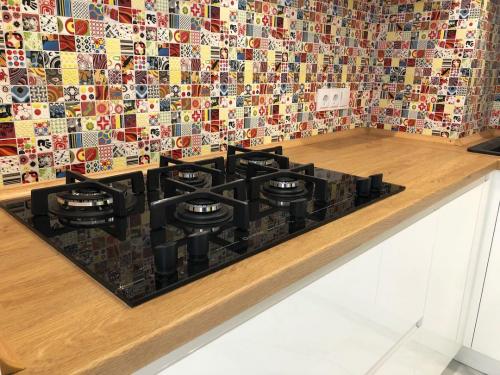 Моя кухня, правда, еще не законченная работа, сверху решили добавить антресоли. 02