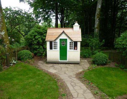 Дизайн детских домиков на даче. Домик для детей: как сделать своими руками красивый и стильный домик. 70 фото и проектов