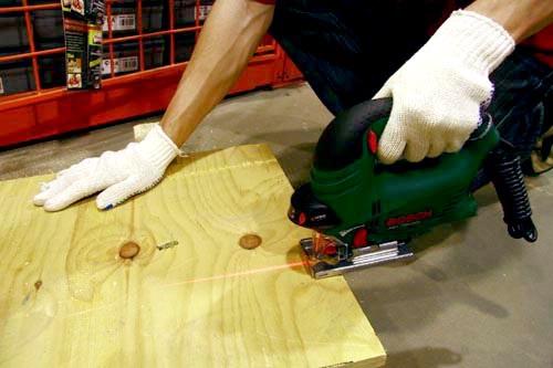 Как научиться вырезать лобзиком по дереву. Электролобзик