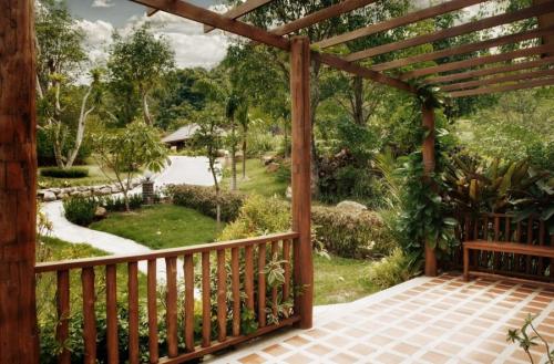 Пристройка веранды к дому своими руками быстро и дешево. Веранда своими руками – пошаговая инструкция и советы экспертов, как изготовить пристройку к дому (105 фото)