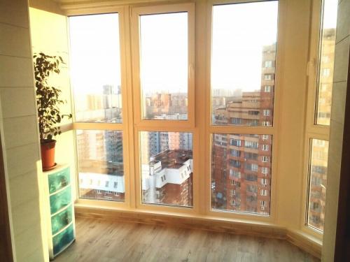 Балкон в панельной девятиэтажке. Фактор света