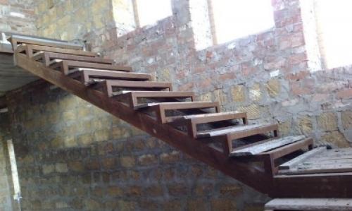 Лестница из уголка своими руками. Как сварить лестницу из металлического уголка – инструкция и видео