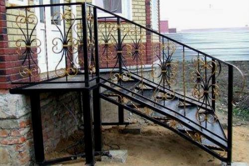 Лестница металлическая для крыльца своими руками. Устройство крыльца из металла 01 Лестница металлическая для крыльца своими руками. Устройство крыльца из металла 01