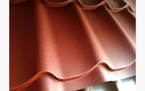 Как правильно покрыть крышу из металлочерепицы. Какая металлочерепица будет более практичной и долговечной?