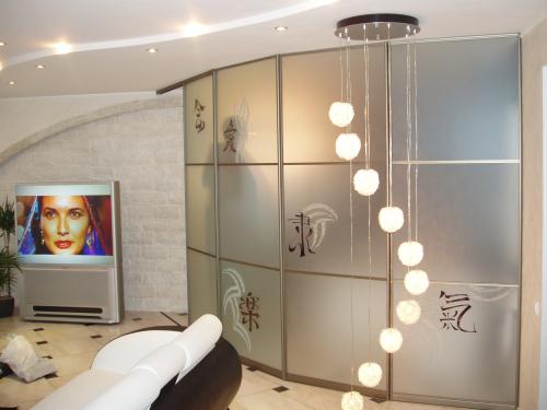 Угловые шкафы купе в спальню. Особенности