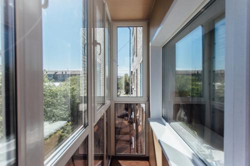 Зимнее остекление балкона. Особенности выбора теплого остекления для балконов и лоджий