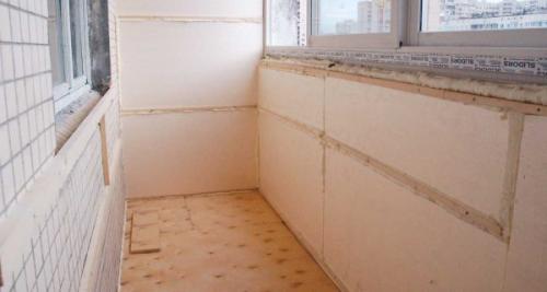 Отделка балкона зимой. Чего стоит опасаться при утеплении балкона в зимнее время