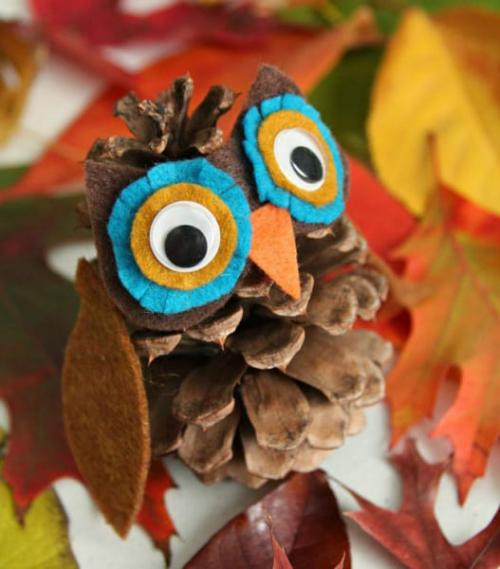 Как сделать сову из шишек. Поделка из фетра