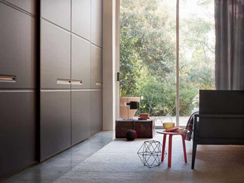 Шкафы в зал для одежды. Гостиная со шкафом — идеальное сочетания современной мебели в интерьере гостиной