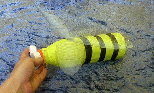 Как сделать пчелу из пластиковой бутылки. Вариант 1