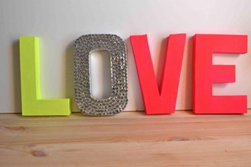 Декор комнаты своими руками из бумаги. Украшения из бумаги своими руками: идеи создания стильных и долговечных бумажных украшений для декора дома и офиса (100 фото + видео)