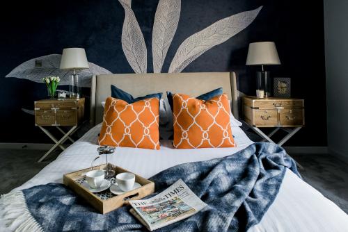 Как украсить пустую стену в спальне. Варианты отделки стен в спальне