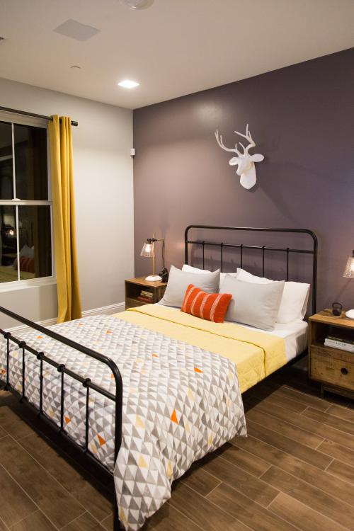 Как украсить пустую стену в спальне. Варианты отделки стен в спальне