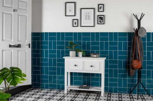 Чем украсить стену в коридоре. Стены в прихожей: лучшие отделочные материалы, идеи декора и оформления прихожих (185 фото-идей)