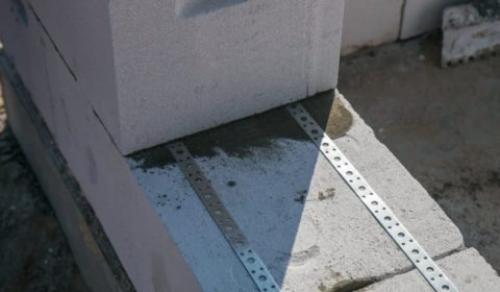 Нужно ли армировать первый ряд газобетона. Материалы