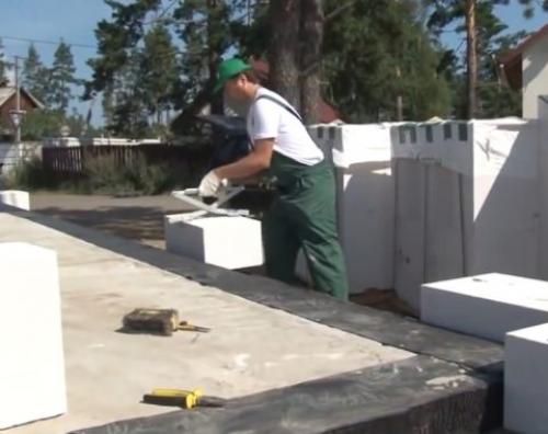 Как выставить углы при кладке газобетона. Как правильно вести кладку