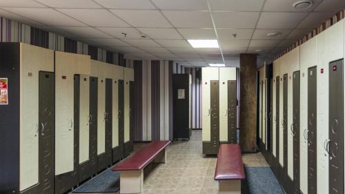 Шкафчики для раздевалок деревянные. Особенности шкафчиков в раздевалку, обзор моделей