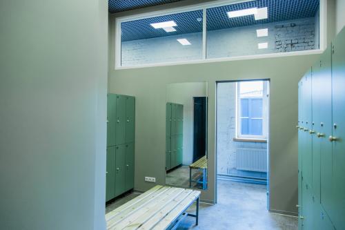 Шкафчики для раздевалок деревянные. Особенности шкафчиков в раздевалку, обзор моделей