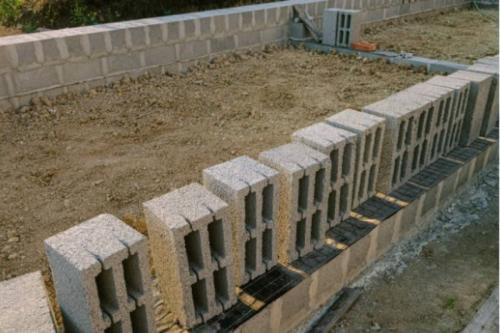 Кладка блоков на цементный раствор. Технология укладки блоков из бетона своими руками