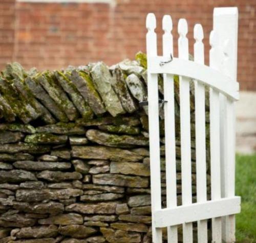 Как создать красивый и функциональный вход на участок. 17 неординарных идей по оформлению входа на ваш участок