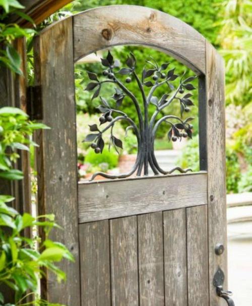 Как создать красивый и функциональный вход на участок. 17 неординарных идей по оформлению входа на ваш участок