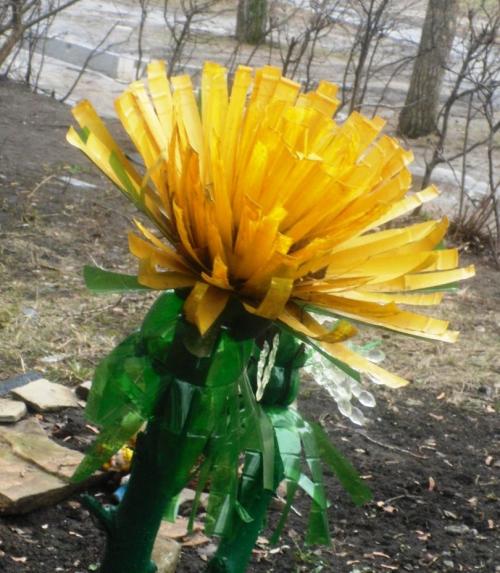 Поделки из 5 литровых бутылок для сада. Поделки из пластиковых бутылок: красивые украшения сада и варианты использования пластика (75 фото + видео)