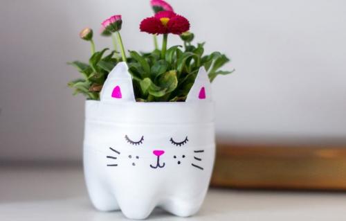 Поделки из 5 литровых бутылок для сада. Поделки из пластиковых бутылок: красивые украшения сада и варианты использования пластика (75 фото + видео)