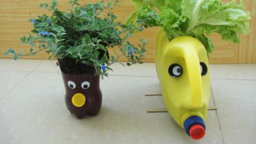 Поделки из 5 литровых бутылок для сада. Поделки из пластиковых бутылок: красивые украшения сада и варианты использования пластика (75 фото + видео)