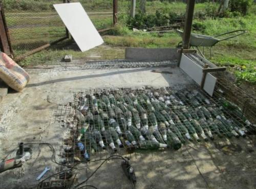 Использование пластиковых бутылок в строительстве. Пол из пластиковых бутылок, из стеклянной тары: знакомство с альтернативой