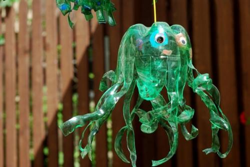 Легкие поделки из пластика. Поделки из пластиковой бутылки для школы, детского сада. Мастер-классы, пошаговые инструкции, фото