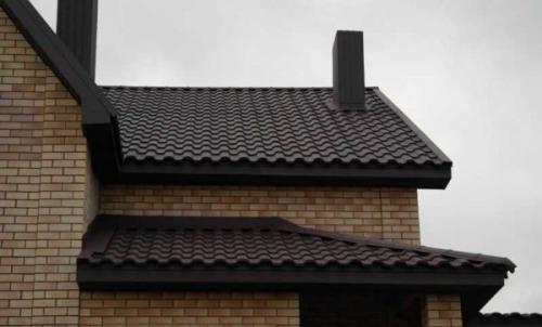 Кроем крышу металлочерепицей правильно. Виды профиля