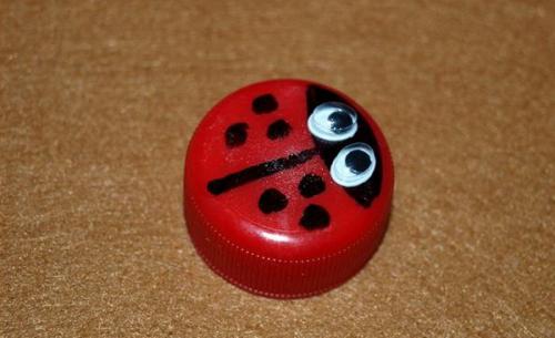 Божья коровка из пластиковых бутылок. Нарядная божья коровка из пластиковой бутылки