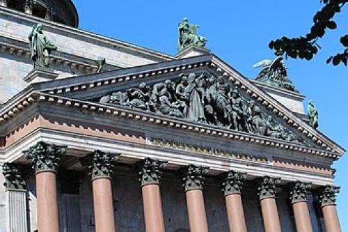 Фронтоны домов с точки зрения архитектуры. 04