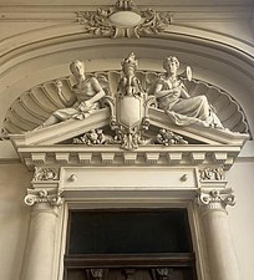 Фронтоны домов с точки зрения архитектуры. 05