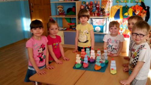 Какие поделки из пластиковых бутылок подходят для детей дошкольного возраста. Цели обучения создания поделки из бросового материала в детском саду, конкретные задачи и приёмы