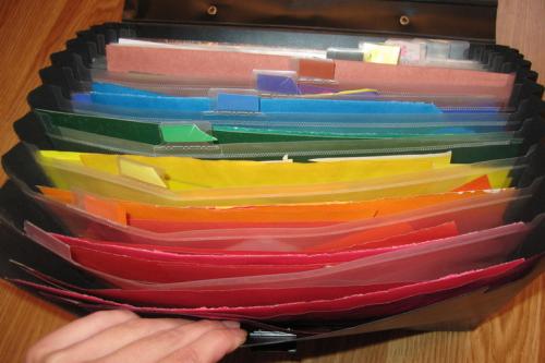 Как хранить готовые поделки, чтобы они не занимали много места. Хранение материалов для творчества Идеи с инета