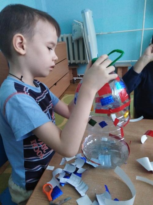 Как организовать мастер-класс по созданию поделок из пластиковых бутылок для группы детей. Мастер – класс Кормушка для птиц из пластиковой бутылки. план-конспект занятия по конструированию, ручному труду (старшая группа)