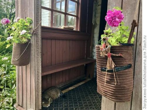 Как сделать цветочницу из 5-литровой пластиковой бутылки. Кашпо на раз-два. Прячем рассадную тару