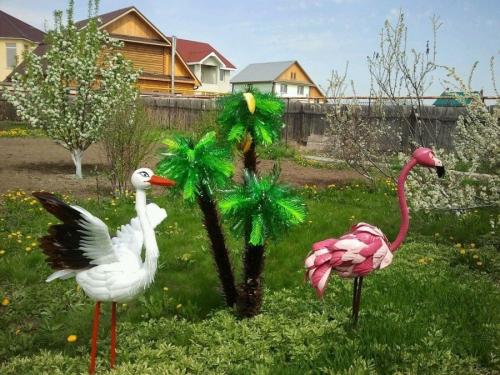 Какие преимущества использования поделок из пластиковых бутылок в саду. Поделки из пластиковых бутылок для сада — идеи и советы по применению в различных типах ландшафтного дизайна