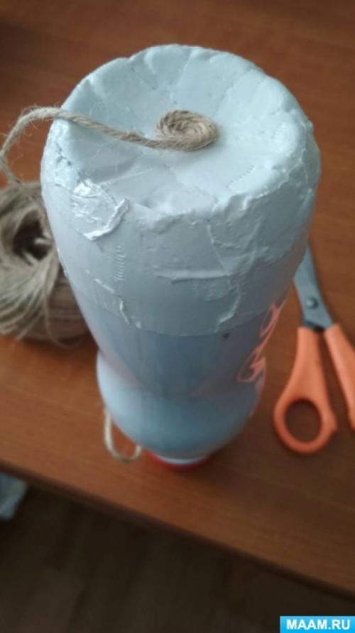 Какие материалы для рукоделия лучше всего сочетаются с пластиковыми бутылками. Мастер-класс «Оформление бутылок шпагатом, нитками»