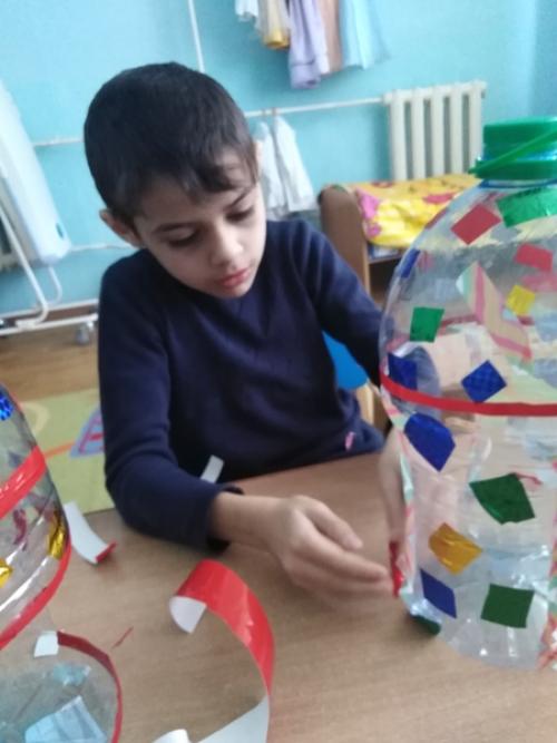 Как организовать мастер-класс по созданию поделок из пластиковых бутылок для группы детей. Мастер – класс Кормушка для птиц из пластиковой бутылки. план-конспект занятия по конструированию, ручному труду (старшая группа)