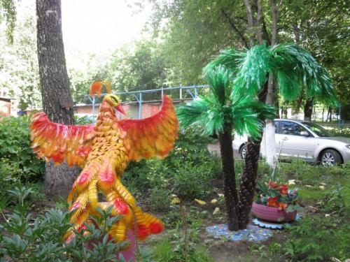 Какие преимущества использования поделок из пластиковых бутылок в саду. Поделки из пластиковых бутылок для сада — идеи и советы по применению в различных типах ландшафтного дизайна