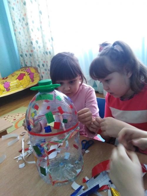 Как организовать мастер-класс по созданию поделок из пластиковых бутылок для группы детей. Мастер – класс Кормушка для птиц из пластиковой бутылки. план-конспект занятия по конструированию, ручному труду (старшая группа)